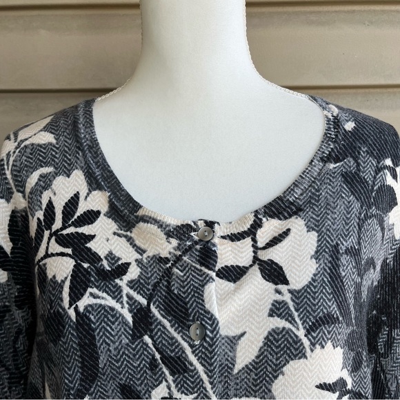 •Karen Scott• Floral/Herringbone Pattern Cardigan Sweater - Size 3X - Picture 3 of 8